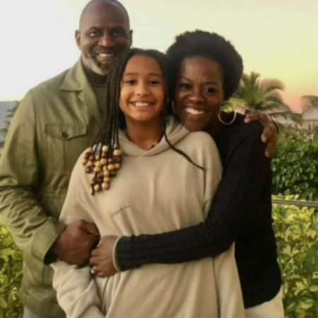 Selena Davis with her mother and father.